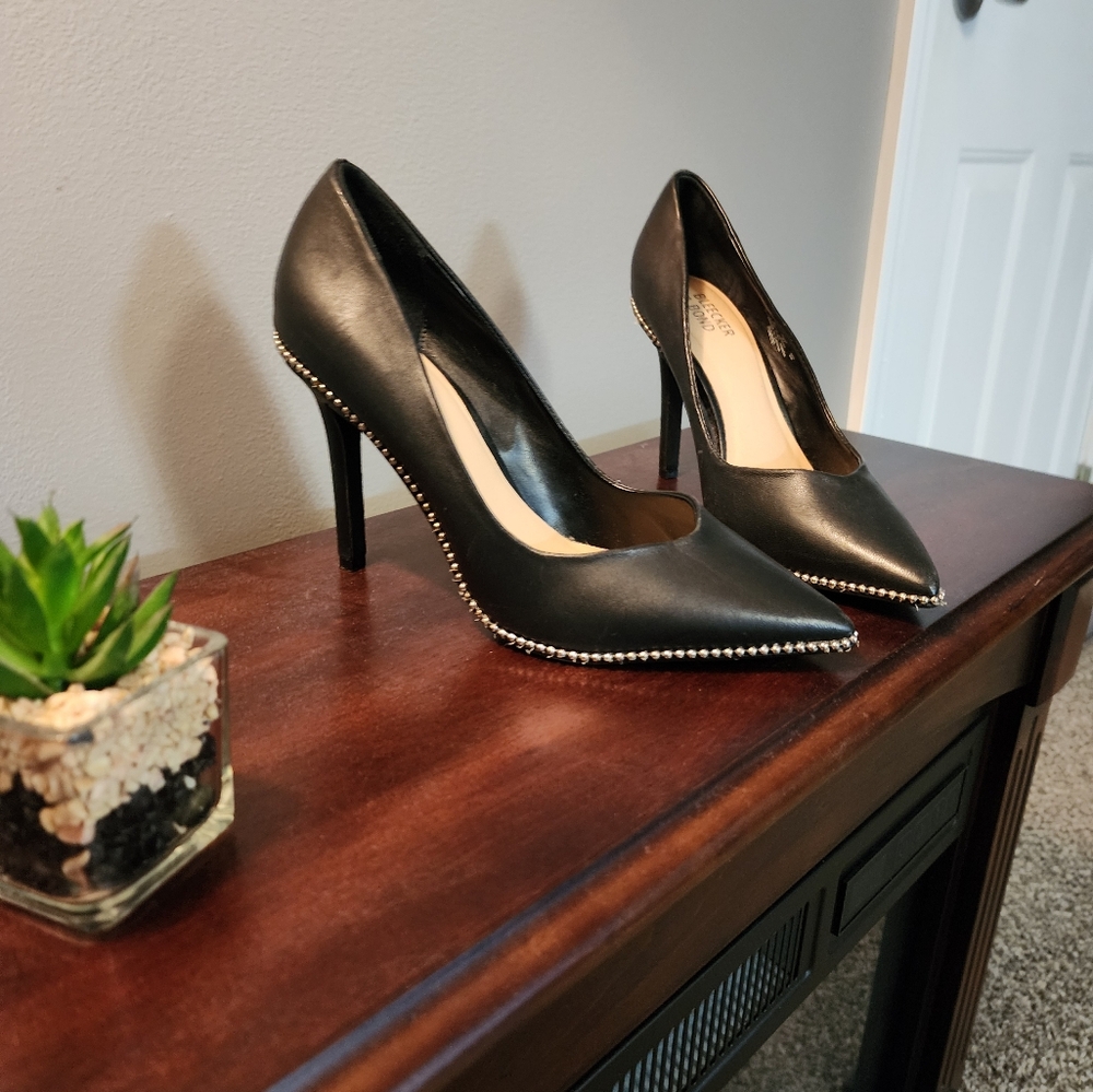 Beautiful size 7 leather studded pumps size